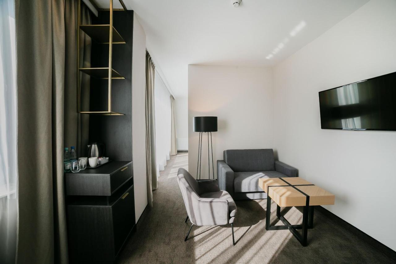 B&B Hotel Warsaw East ภายนอก รูปภาพ