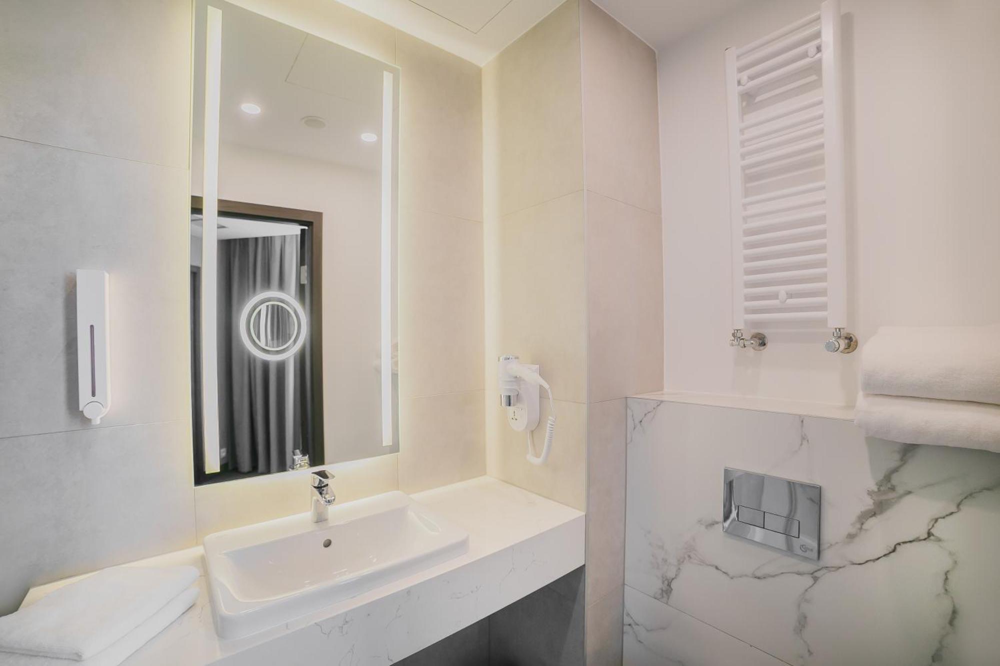 B&B Hotel Warsaw East ภายนอก รูปภาพ